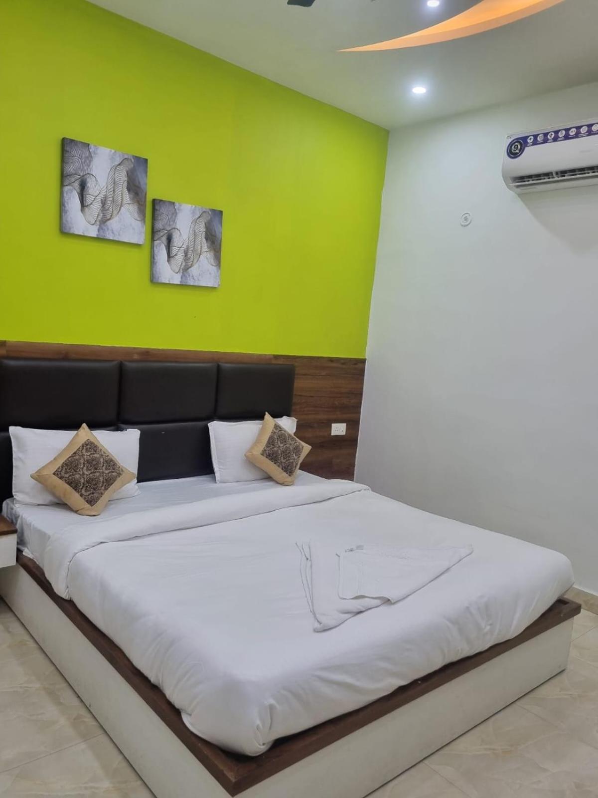 Lime Tree Hotel And Banquet Vrindāvan מראה חיצוני תמונה